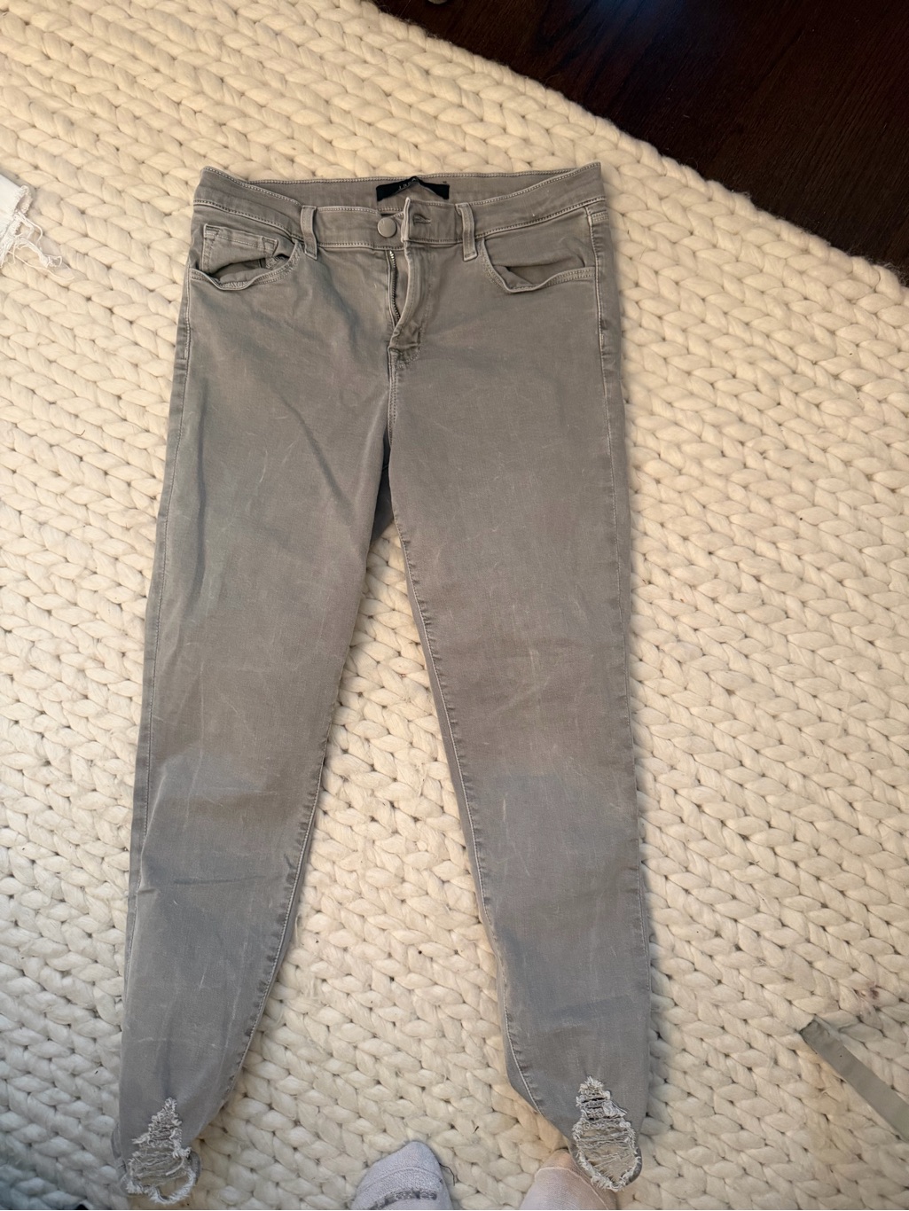 J Brand Women’s Skinny Jeans In Light Gray With Distressed Hem